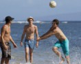 /album/hawaii/hawai-april-2012-the-guys-playing-jpg/